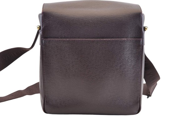 LOUIS VUITTON Yaranga Shoulder Bag - Picture 2 of 16